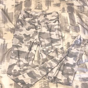 Camouflage leggings! Forever 21, size XS! They are while and grey!